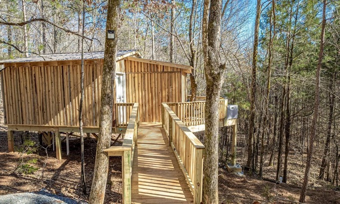 Milledgeville House | Romantic Treehouse Hideaway: Two Crackling Fireplaces Await Your Escape