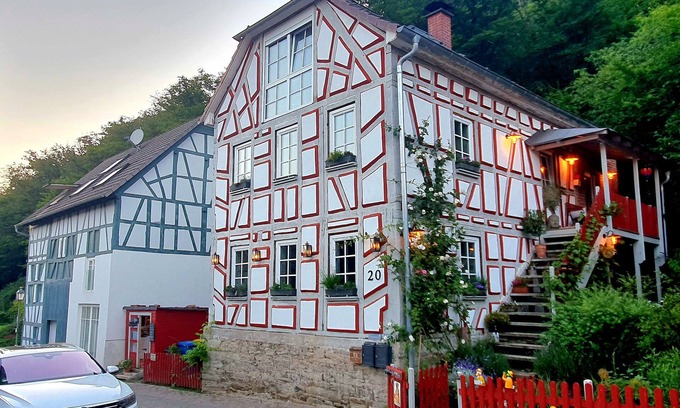 Niederauroff Apartment | Romantic vacation apartment 'Fachwerkhof' with Private Terrace, Garden and Wi-Fi