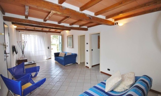 Marina di Pietrasanta Villa | ROMANTIC VILLA WITH GARDEN, BBQ, WI FI, AIR CONDITIONING