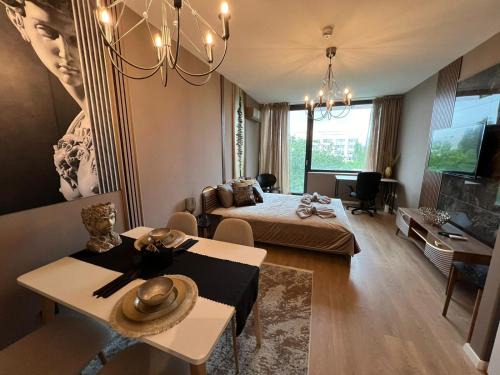 Studentski Grad Apartment | Rome Stylish apt w Working Space and Paid Parking Spot