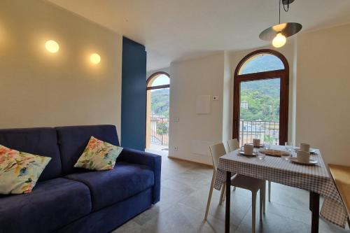 Chiavenna Apartment | Ronco San Giovanni Apt Blue