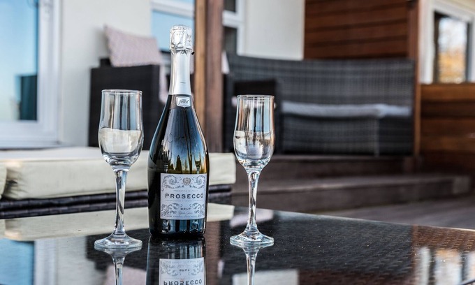 Little Malvern House | Rondene - Luxury Cottage with Covered Hot Tub and Log Burner