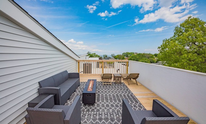 Colonial Beach Condo | Rooftop bay and river views