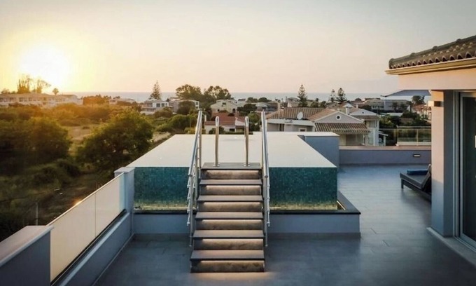 Magoulades Apartment | Rooftop Luxurious Suites with Sea Views and Private Pools 600m from the beach