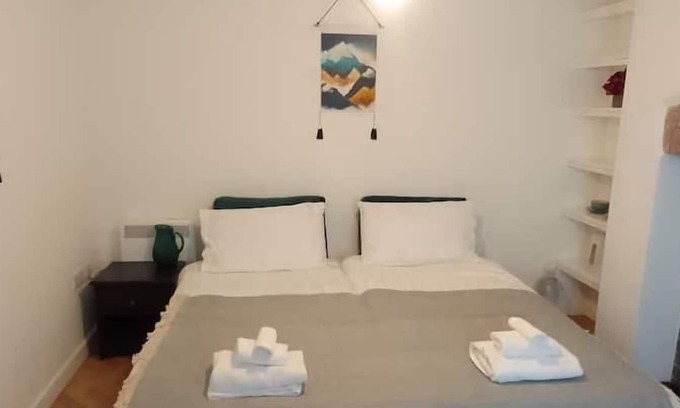 Barrow Gurney House | Room 1. 20 Minutes Walk to Airport
