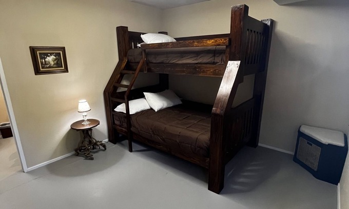 Brandon House | Room #1, sleeps 3 located just 20 mins from the heart of downtown Waxahachie.
