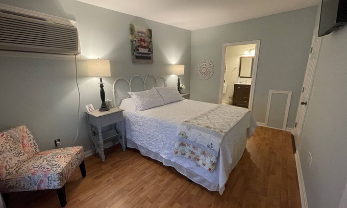 Frankford Bed & Breakfast | Room 2 - The Inn at Dirickson Creek