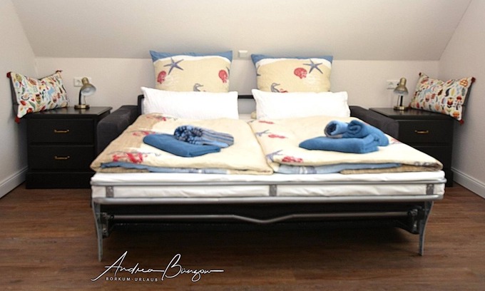 Sudbrookmerland Cottage | Room 4, 1 sofa bed, shared shower/toilet - Lütje Huske guest room