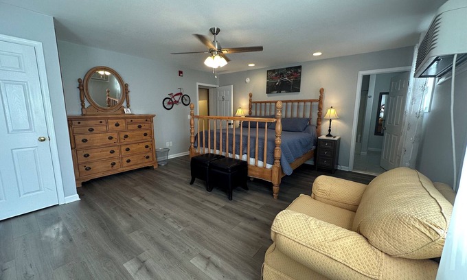 Frankford Bed & Breakfast | Room 5 - The Inn at Dirickson Creek - King bed, Two twins, Perfect for Families