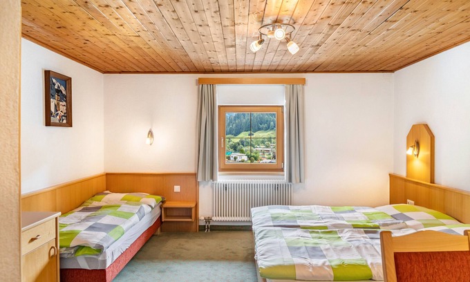 Hopfgarten im Brixental Apartment | Room '6' with Mountain View, Shared Terrace and Wi-Fi