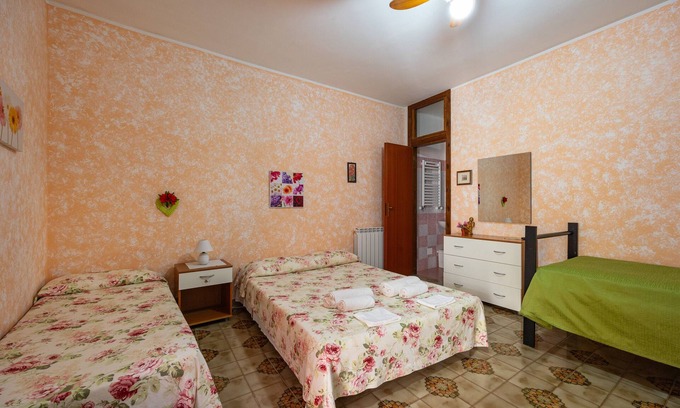 Ficarra Apartment | Room 'Appartamento 1 - Stanza 12' with Shared Terrace, Wi-Fi and Air Conditioning