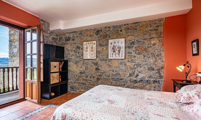 Tornon Apartment | Room 'Biología' with Mountain View, Shared Terrace and Wi-Fi