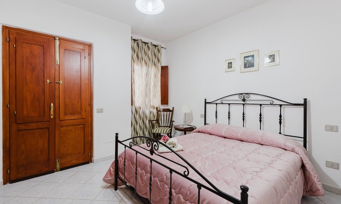 Palmas Arborea Apartment | Room 'Camera 1' with Shared Terrace, Wi-Fi and Air Conditioning