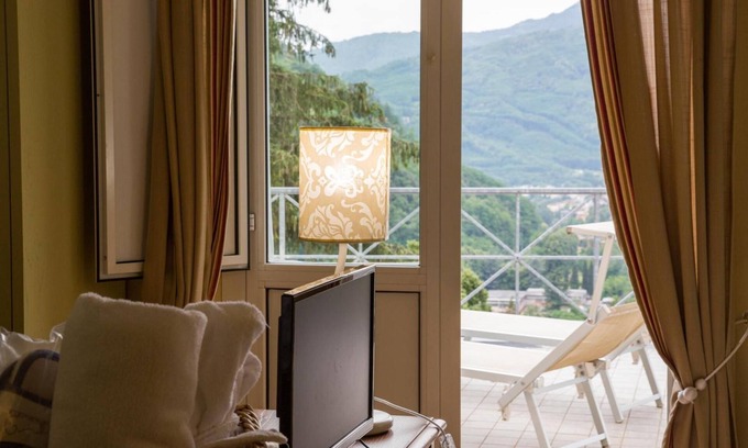 Bagni di Lucca Apartment | Room 'Camera Matrimoniale Superior' with Shared Garden, Wi-Fi and Air Conditioning