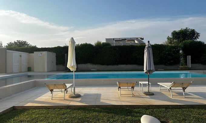 Modica Villa | Room 'Camera Melograno' with Shared Pool, Wi-Fi and Air Conditioning