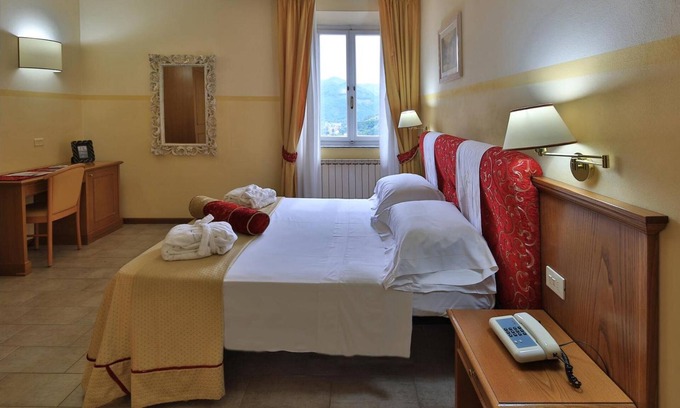 Bagni di Lucca Apartment | Room 'Camera Standard Doppia' with Shared Garden, Wi-Fi and Air Conditioning