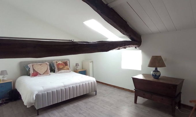 Riberac Bed & Breakfast | Room 'Chambre B' with Shared Pool, Wi-Fi and Air Conditioning