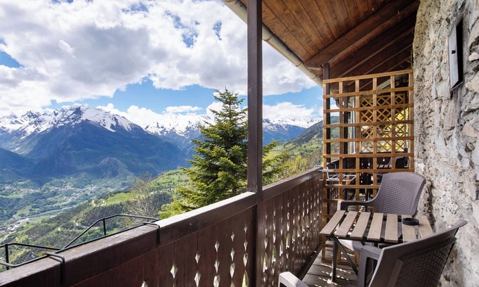 Saint-Pierre Apartment | Room 'Coppa Dell'amicizia' with Shared Terrace, Shared Garden and Wi-Fi