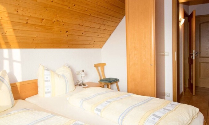 Bad Peterstal-Griesbach Apartment | Room 'Doppelzimmer 2' with Mountain View, Shared Terrace and Wi-Fi