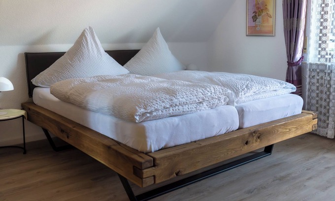 Sasbachwalden Apartment | Room 'Doppelzimmer Nr 4' with Shared Garden, Balcony and Wi-Fi