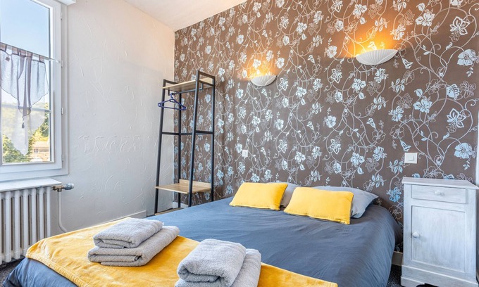 Saint-Vincent-Sterlanges Apartment | Room 'Double - No.07' with Wi-Fi