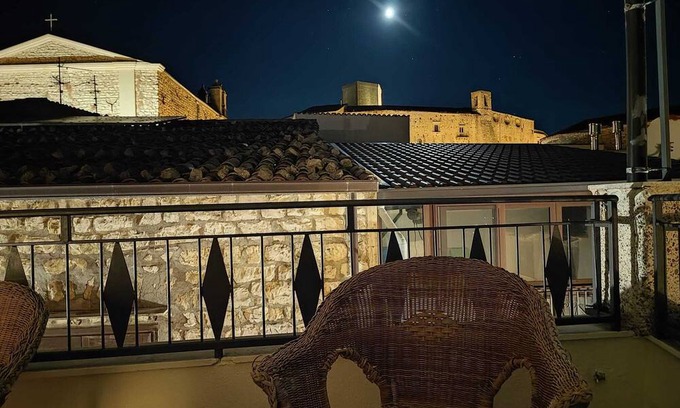 Giuliana Apartment | Room 'Federico 2°' with Mountain View, Wi-Fi and Air Conditioning