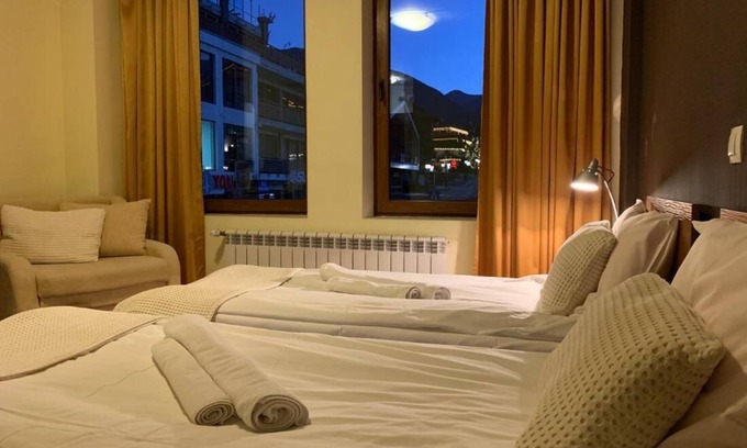 Shiligarnika Apartment | Room-granat Double Room 1- Next to Gondo