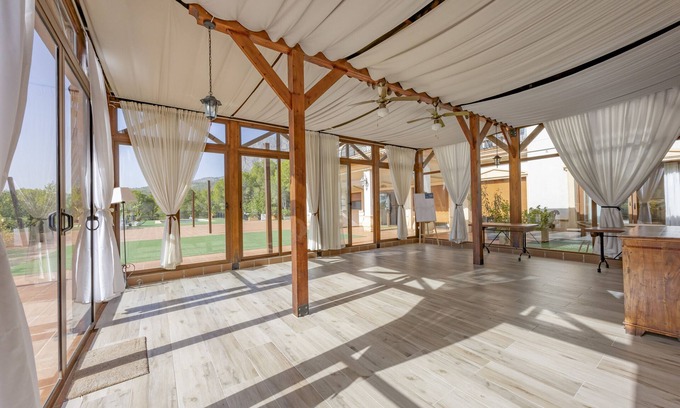 Finestrat House | Room 'Habitación 3' with Shared Pool, Wi-Fi and Air Conditioning