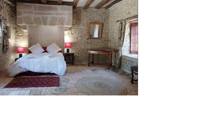 Mauvieres Bed & Breakfast | Room in 15th-century castle tower