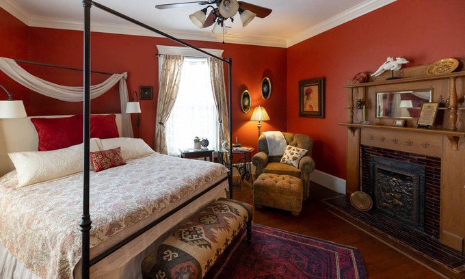 Washington Condo | Room in a beautiful historic home near scenic downtown and waterfront