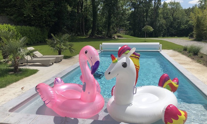 Beloeil Bed & Breakfast | Room in a splendid wooded property with a swimming pool, spa, park
