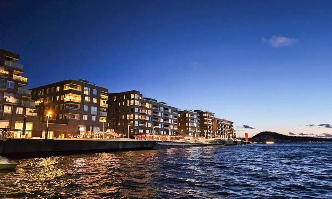 Gamle Oslo House | Room in Apartment - Waterfront Suite Super Kingbed With Terrace And TV