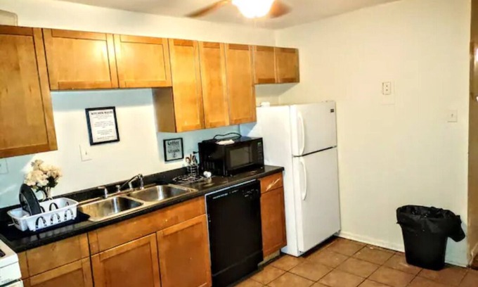 Midtown-Edmondson House | Room in Guest Room - Twin Bunk-style Bedroom Close to Downtown