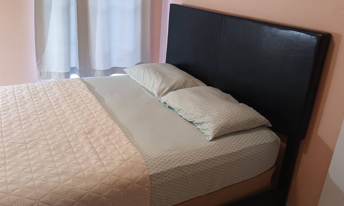 Orlando Bed & Breakfast | Room in UCF area. Stay with Hugo and Marli, 68/night or 1.100/monthly.