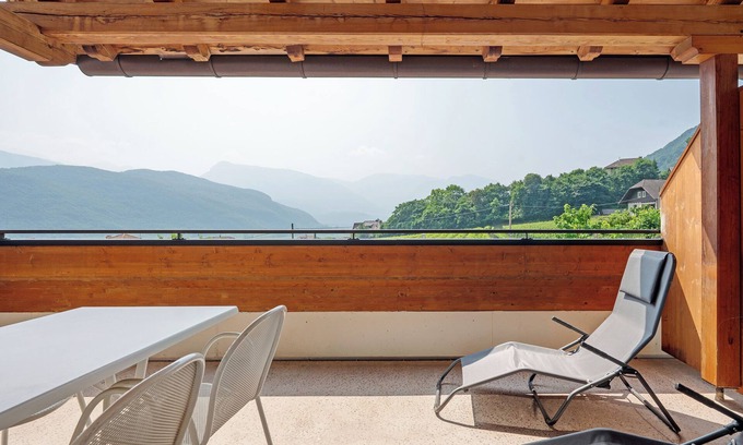 Sankt Josef Am See Apartment | Room 'Lahnblick' with Lake View, Shared Pool and Wi-Fi