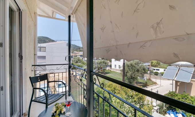 Nikiana Apartment | Room 'M6 Room' with Shared Pool, Wi-Fi and Air Conditioning