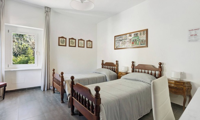 Rocchetta di Vara Apartment | Room 'Matrimoniale - Doppia Letti Singoli' with Mountain View, Wi-Fi and Air Conditioning