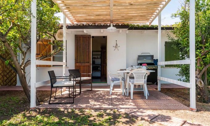 Su Forti Apartment | Room 'Melograno' with Private Garden and Air Conditioning