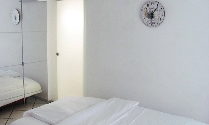Memmingen House | Room No 7 - Apartment Storchenfärbe