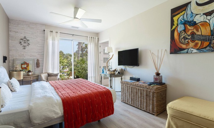 Saint-Nazaire Apartment | Room 'Nomade' with Shared Pool, Wi-Fi and Air Conditioning