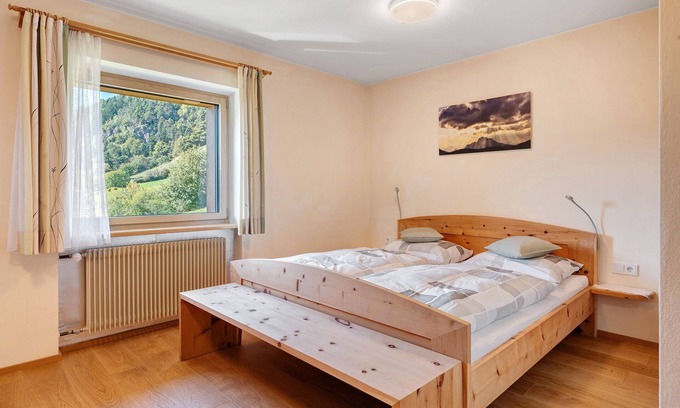 Velturno Apartment | Room 'Oberhemberger Hof Dreier' with Mountain View, Shared Terrace and Wi-Fi