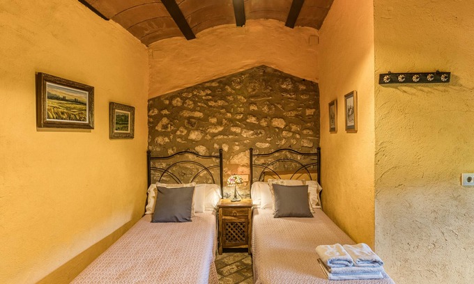 Montagut Apartment | Room 'Picapoll' with Mountain View, Shared Pool and Shared Terrace