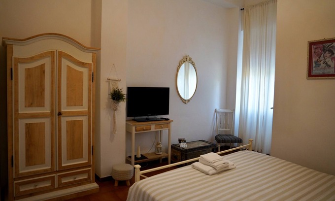 Castellaccio Apartment | Room 'Piccolo Paradiso - Camera 2' with Shared Terrace, Shared Garden and Wi-Fi