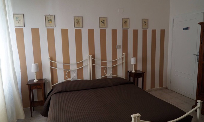 Castellaccio Apartment | Room 'Piccolo Paradiso - Camera 6' with Shared Terrace, Shared Garden and Wi-Fi