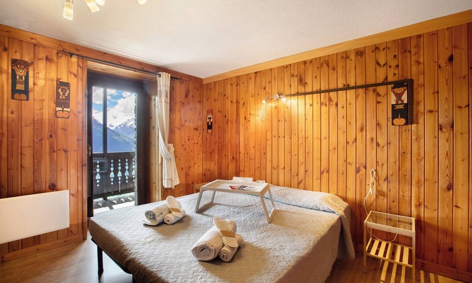 Saint-Pierre Apartment | Room 'Potze' with Shared Terrace, Shared Garden and Wi-Fi