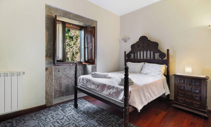 Amares Apartment | Room 'Quarto 1 - Quinta Da Ataíde' with Mountain View, Shared Pool and Wi-Fi