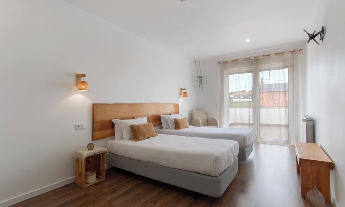 Famalicao Apartment | Room 'Quinta Dos Raposos - Suite Ar' with Shared Pool, Shared Terrace and Wi-Fi