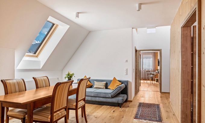 Lautlingen Apartment | Room 'Rosa' with Shared Terrace and Wi-Fi