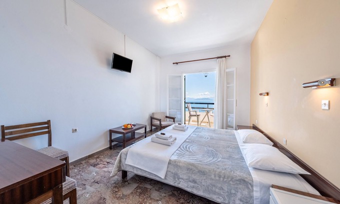 Benitses Apartment | Room 'Sea View 2' with Private Terrace, Wi-Fi and Air Conditioning