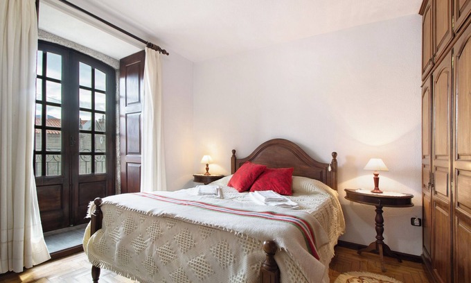 Soajo Apartment | Room 'Suite 2 - Casa Do Adro' with Mountain View, Wi-Fi and Air Conditioning
